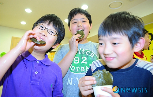 쑥개떡도 맛있어요