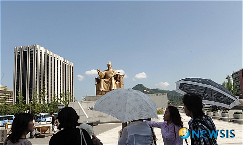 관광객 반기는 맑은 하늘