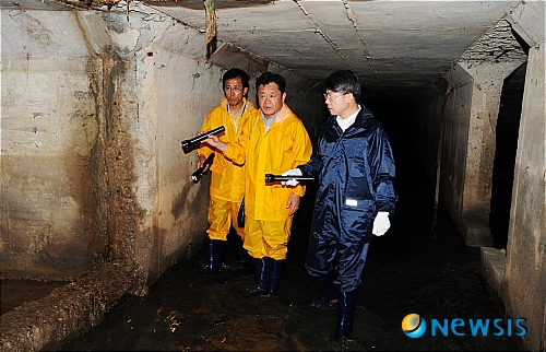 민형배 광주 광산구청장 하수도 직접 점검