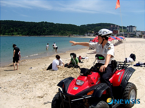 백사장 순찰 위한 4륜차 등장