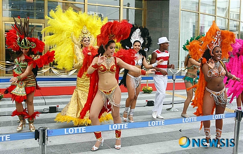 롯데 광복점 개관 축하 공연