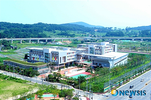 부산국제외국인학교, 6일 문 연다