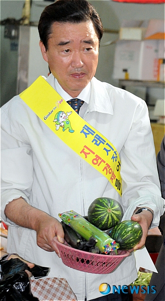 물가동향 파악나선 김맹곤 김해시장