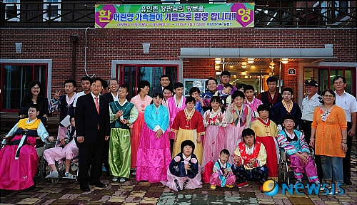 중증장애인 요양시설 찾은 유인촌 장관