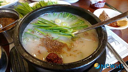 별미 겸 보약 흑염소 고기 아십니까