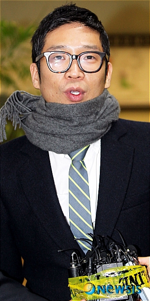 첫 공판 후 입장 밝히는 엠씨 몽