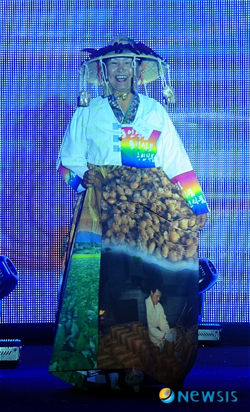 농산물 패션쇼에 참가한 동인식품 권옥자 대표