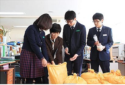 대전삼천중, 한 줌의 쌀로 훈훈한 연말을 이웃과 함께