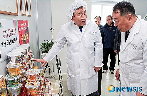 이재오 특임장관, 현농주식회사 방문