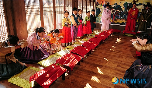 한국 문화 배우는 중국 유학생들