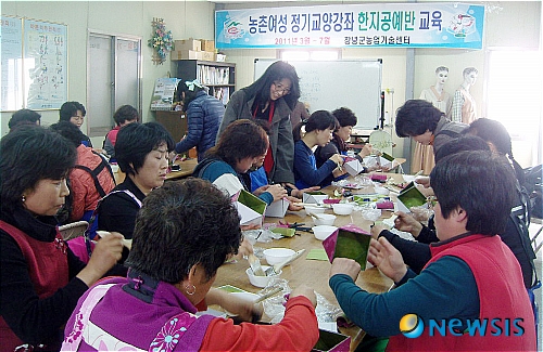 창녕 농촌여성 한지공예 매력에 푹 빠지다