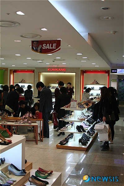 롯데백화점 포항점 금강/랜드로바 할인 행사 성황