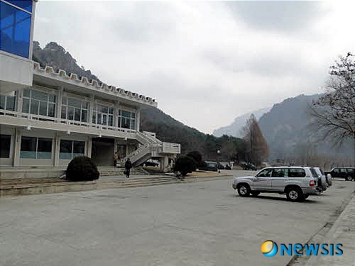 북한 고속도로 휴게소의 모습