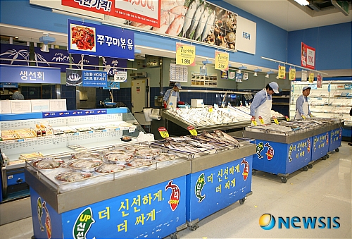 수산물 코너 발길 주춤