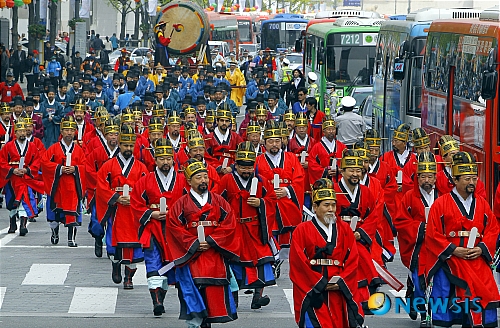 서울시내에서 진행된 어가행렬