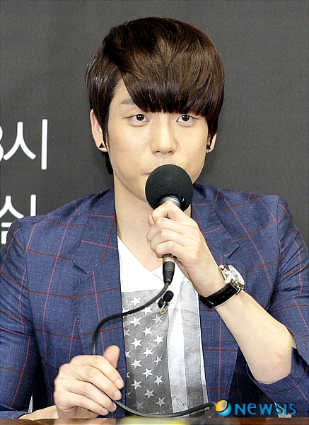 질문에 답하는 창민