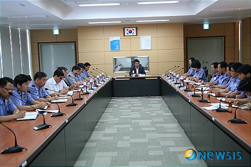 동해해경청 방문한 이정근 해경청 경비안전국장