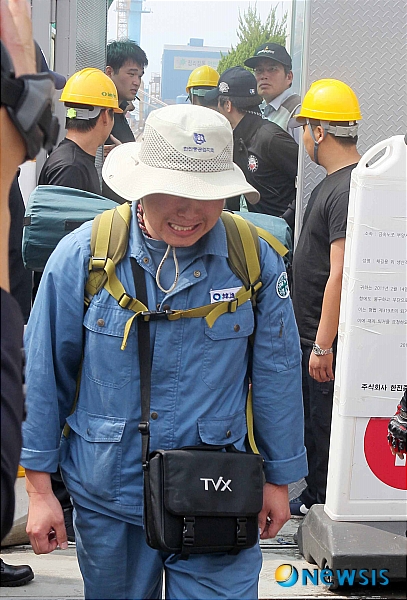 울먹이는 한진重 노조원