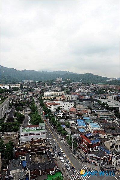 먹구름 낀 서울 도심 하늘