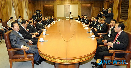 한자리에 머인 박희태 국회의장과 4부요인, 전 국회의장과 국회전 국