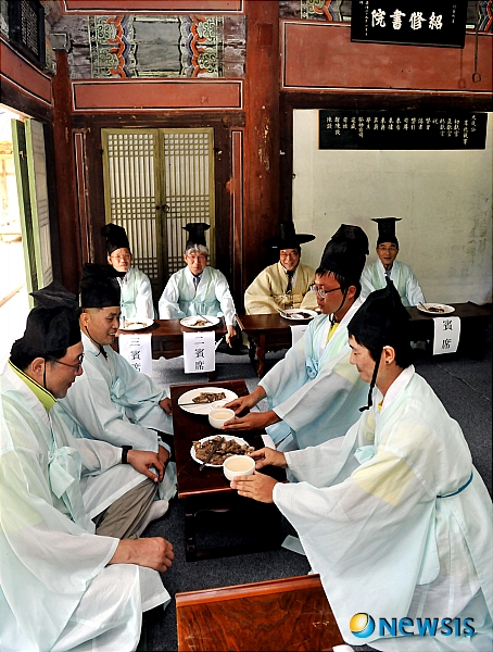 국토대장정중 벌이는 꿀맛 향음제례