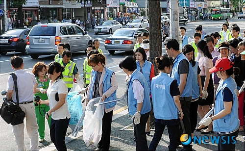 대전롯데百, 대전시청 공동 환경정화활동