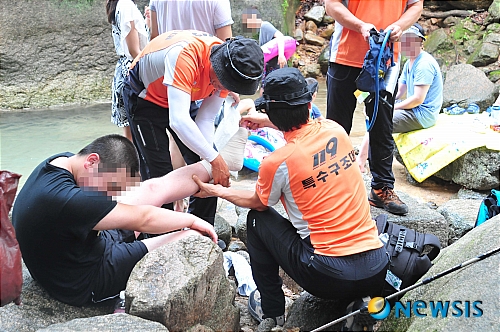 서울119특수구조대, 물놀이 사고 부상자 이송