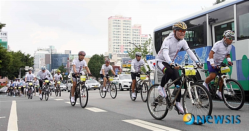 8.15 자전거 랠리 출발