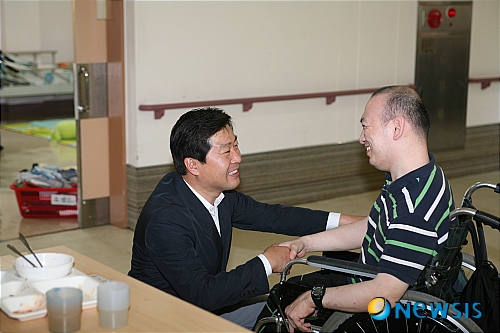 황명선 논산시장, 성모의 마을 사회복지시설 위문