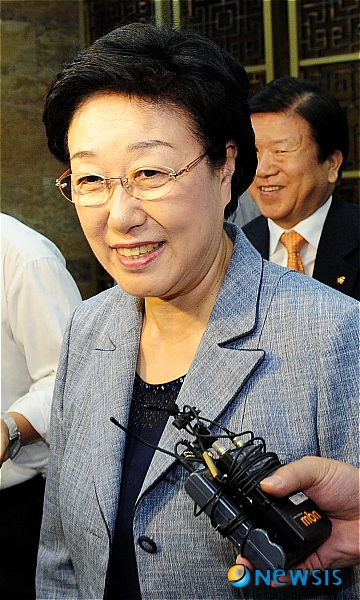 웃음짓는 한명숙 전 총리
