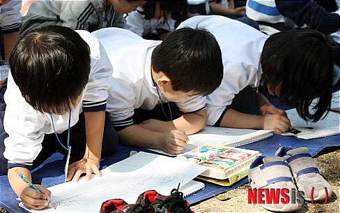 어깨동무 그림 그리기대회