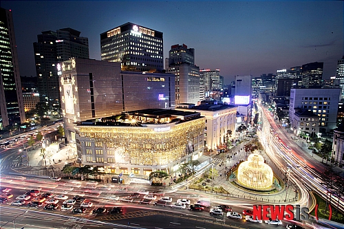벌써 켜진 신세계백화점 크리스마스 야경