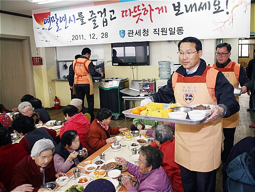 관세청, 독거노인 등 소외계층에 도시락 배달