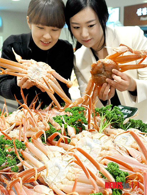 제철 맞은 대게 맛보세요