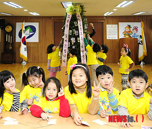 소망나무에 매달 희망을 적어요