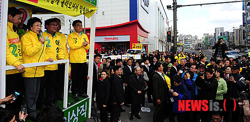 전주 지원유세 나선 한명숙 상임선대위원장