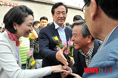 정 전 대표만큼 인기있는 부인 김영명씨