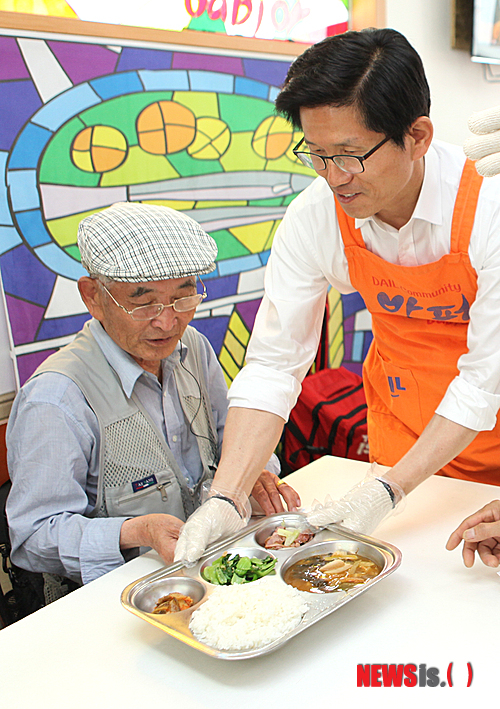 김문수 지사, 밥퍼나눔운동본부와 함께 무료급식봉사