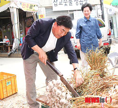인천 모래내 시장 찾아 시장 체험하는 이재오