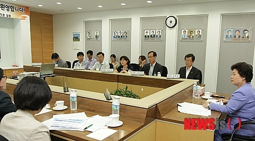 남부고용센터 찾아 간담회 갖는 김금래 장관