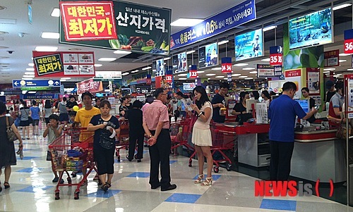 연일 폭염에 대형마트 호황