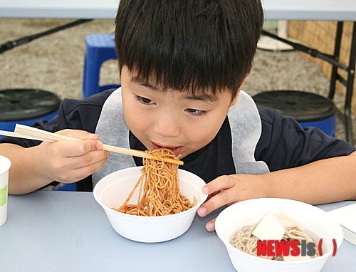 막국수 맛은 바로 이맛이야!