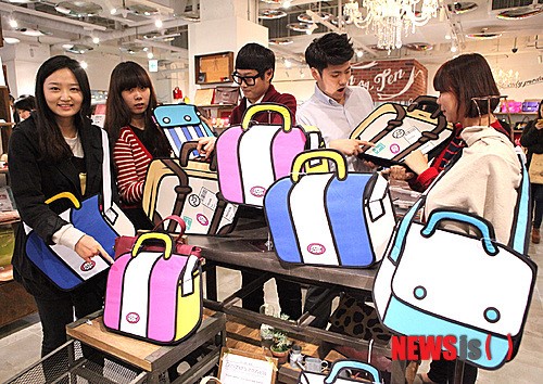 점프프럼페이퍼(Jump From Paper)2D가방 출시