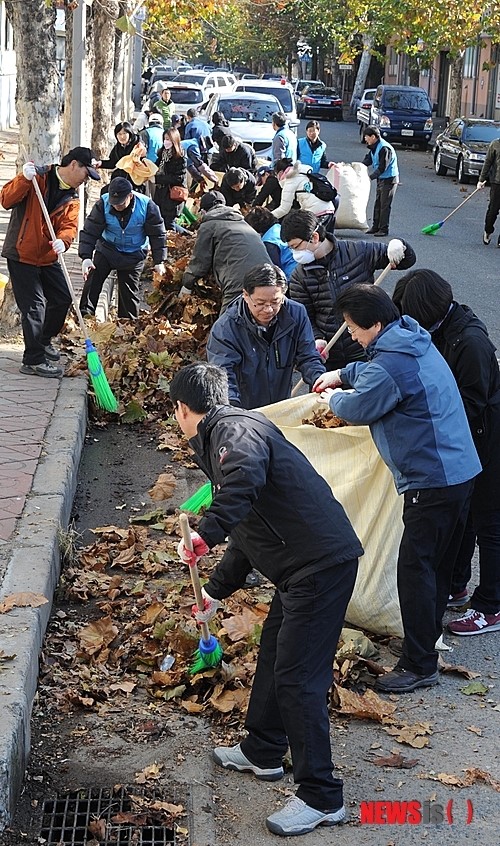 달서구, 클린 로드데이 봉사자와 낙엽수거