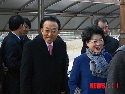 김관용 경북도지사 구미4투표소서 투표