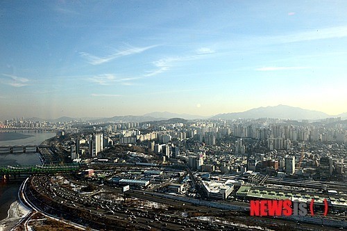 추운 날씨지만 화창한 서울 하늘