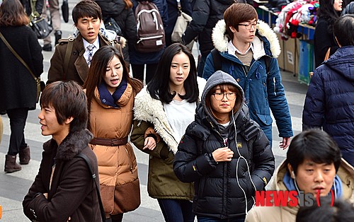 가벼워진 시민들의 옷
