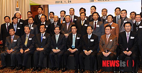건설인들과 기념촬영하는 박원순 시장