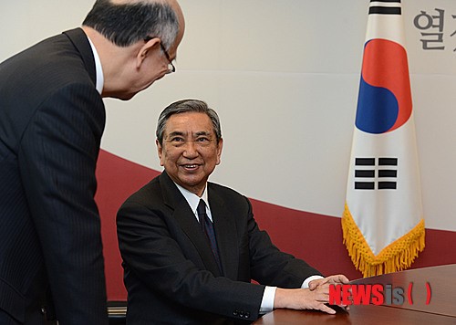 박 당선인 기다리는 고노 요헤이 전 일본관방장관