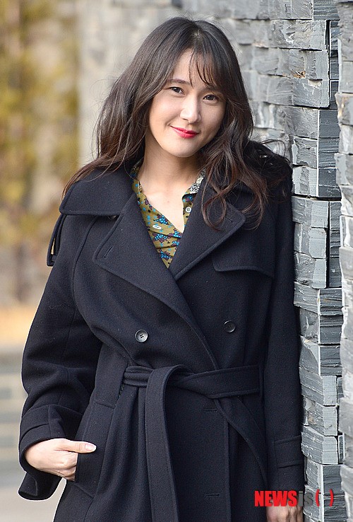 실험적인 여성 싱어송라이터 정란
